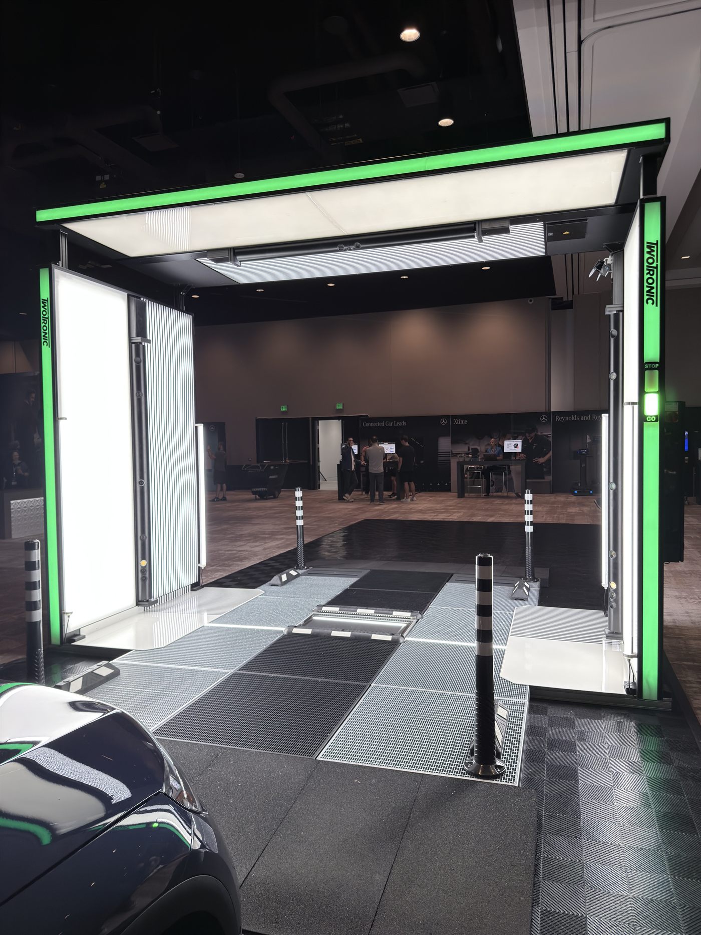 The scanning gate with its columns and overhead beam lit green, ready to receive a vehicle