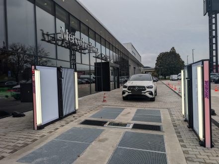 In-floor gratings for a two-way scanner lane