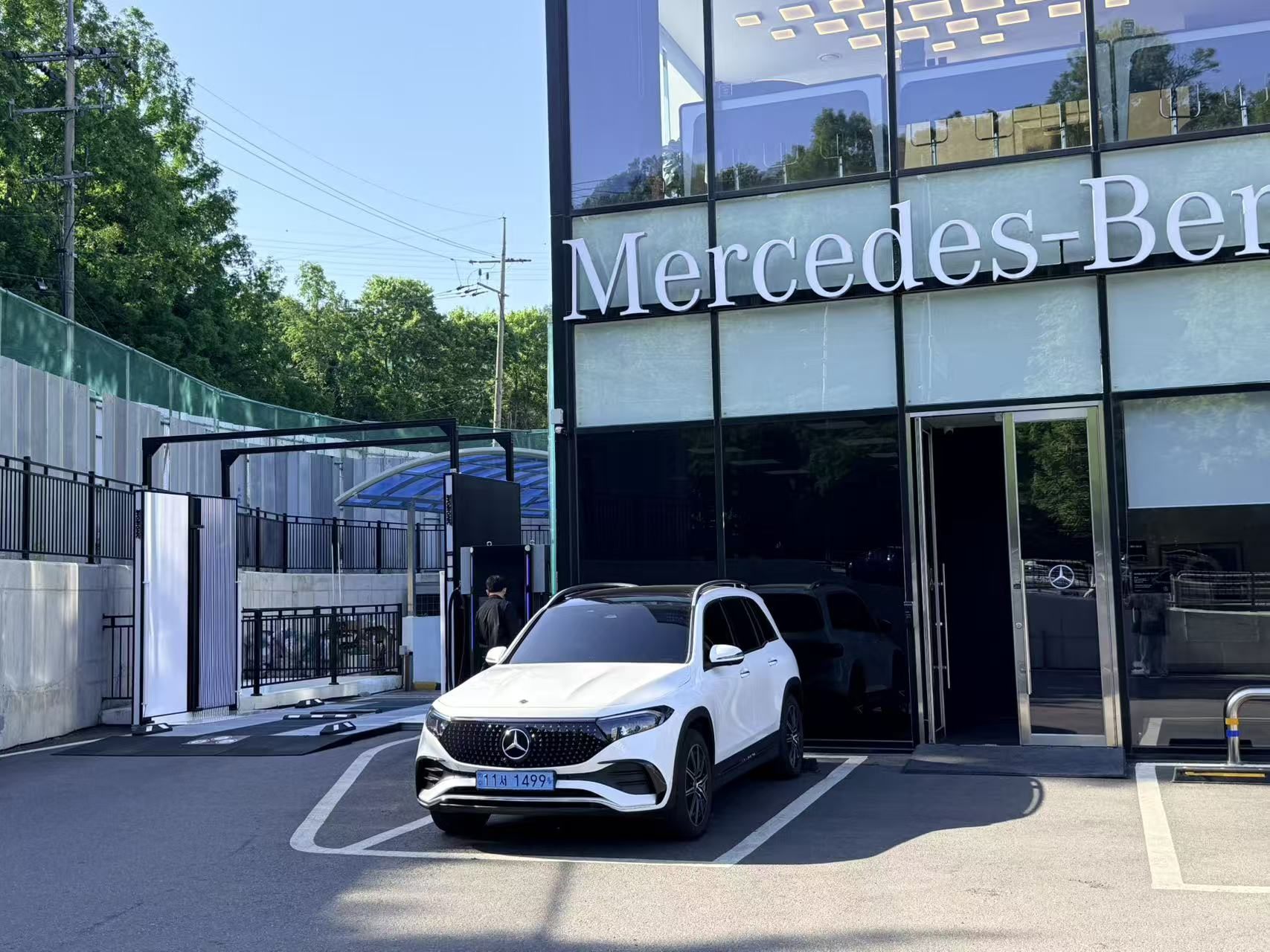 Dealership in Korea with the XVD scanning gate on the service entry
