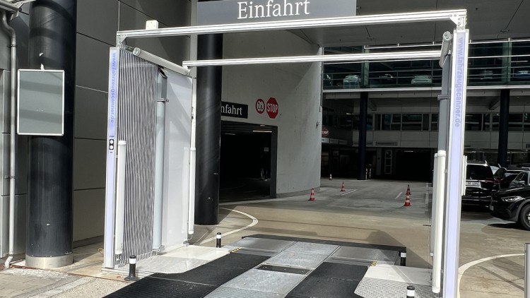Scanner at a dealership service entrance in Munich